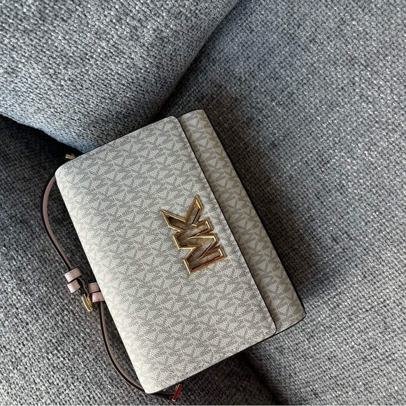 BNWT Michael Kors Logo-Print Messenger shoulder Bag ! - Picture 12 of 13